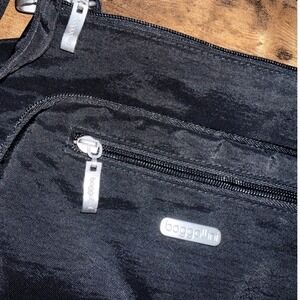 Baggallini Black Nylon Crossbody Travel Bag Adjustable Strap Multi-Pocket